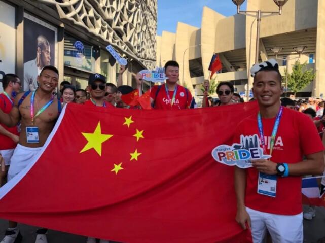 巴黎世同会开幕 "中国代表队"擎国旗入场 - 51虹马