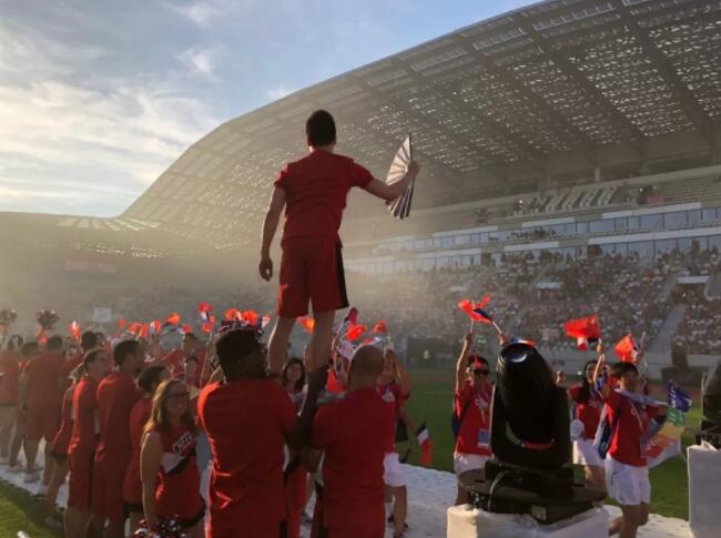 巴黎世同会开幕 "中国代表队"擎国旗入场 - 51虹马