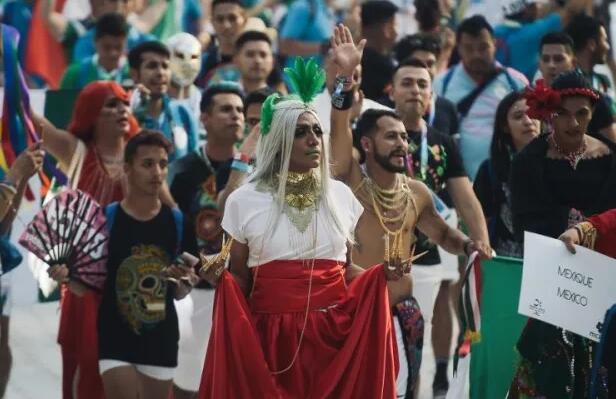 巴黎世同会开幕 "中国代表队"擎国旗入场 - 51虹马