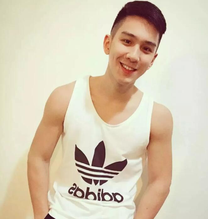 看点∣八块腹肌直男运动小哥拍写真被追捧！？暖痞网红私教被学员狂撩！ - 51虹马