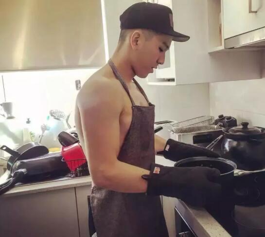 看点∣八块腹肌直男运动小哥拍写真被追捧！？暖痞网红私教被学员狂撩！ - 51虹马