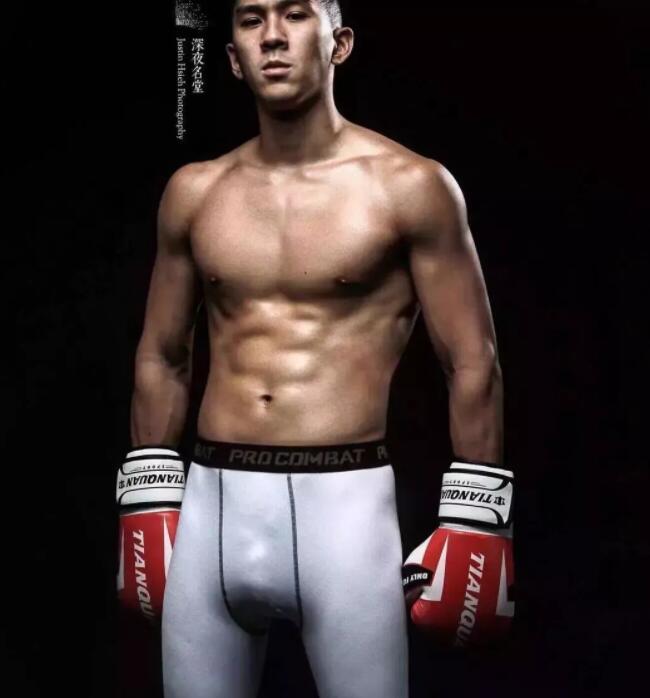 看点∣八块腹肌直男运动小哥拍写真被追捧！？暖痞网红私教被学员狂撩！ - 51虹马