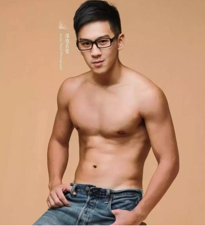 看点∣八块腹肌直男运动小哥拍写真被追捧！？暖痞网红私教被学员狂撩！ - 51虹马