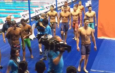 曾与宁泽涛同住的公狗腰男，紧身泳裤亮点十足-51虹马