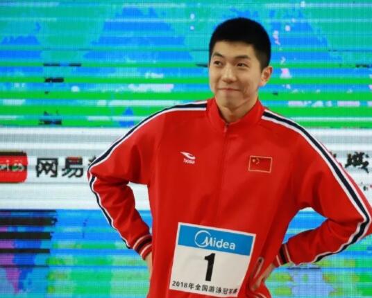 曾与宁泽涛同住的公狗腰男，紧身泳裤亮点十足 - 51虹马