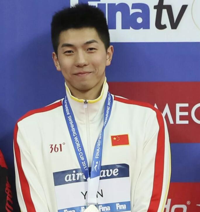 曾与宁泽涛同住的公狗腰男，紧身泳裤亮点十足 - 51虹马