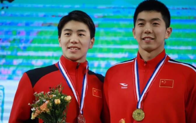 曾与宁泽涛同住的公狗腰男，紧身泳裤亮点十足 - 51虹马