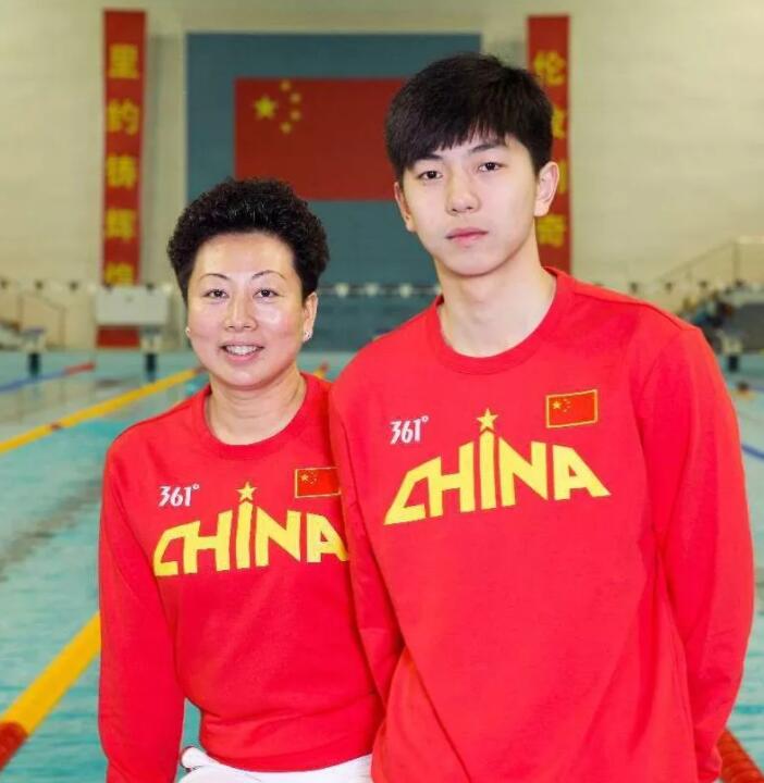 曾与宁泽涛同住的公狗腰男，紧身泳裤亮点十足 - 51虹马