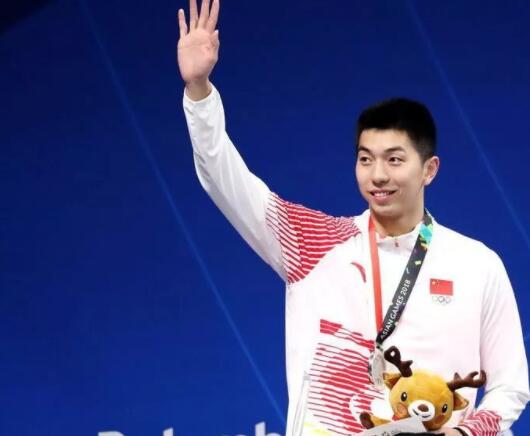 曾与宁泽涛同住的公狗腰男，紧身泳裤亮点十足 - 51虹马