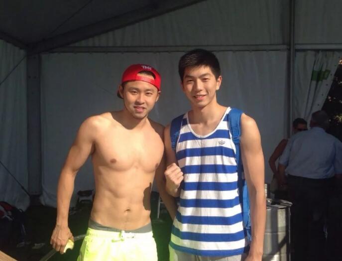 曾与宁泽涛同住的公狗腰男，紧身泳裤亮点十足 - 51虹马