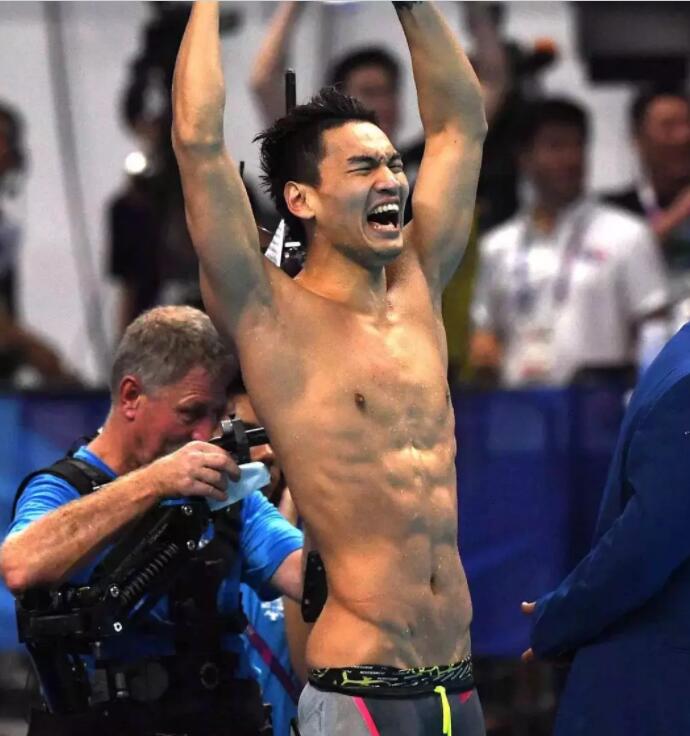 曾与宁泽涛同住的公狗腰男，紧身泳裤亮点十足 - 51虹马