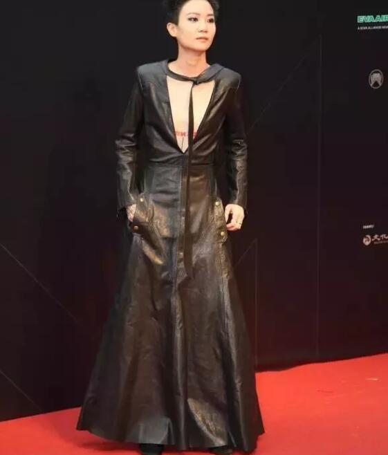 曾宣布出柜与女友结婚，香港女歌手坠楼身亡 - 51虹马