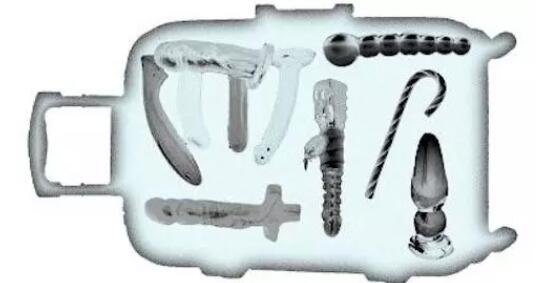 双头龙过安检，塑料管卡丁丁？玩具真的不是这么玩的...-51虹马