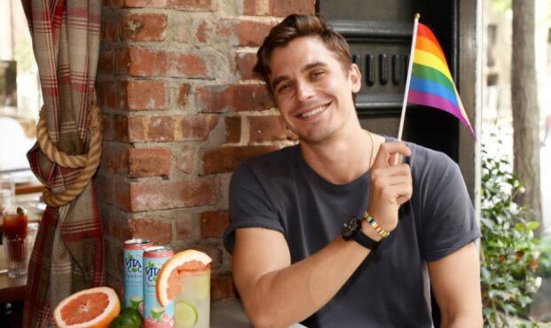 今日同志资讯汇总：同性伴侣指责航空公司歧视等 - 51虹马