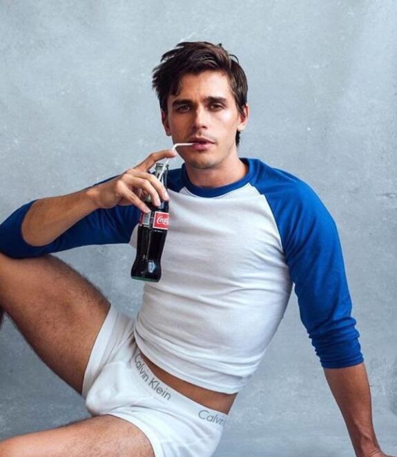 今日同志资讯汇总：同性伴侣指责航空公司歧视等 - 51虹马