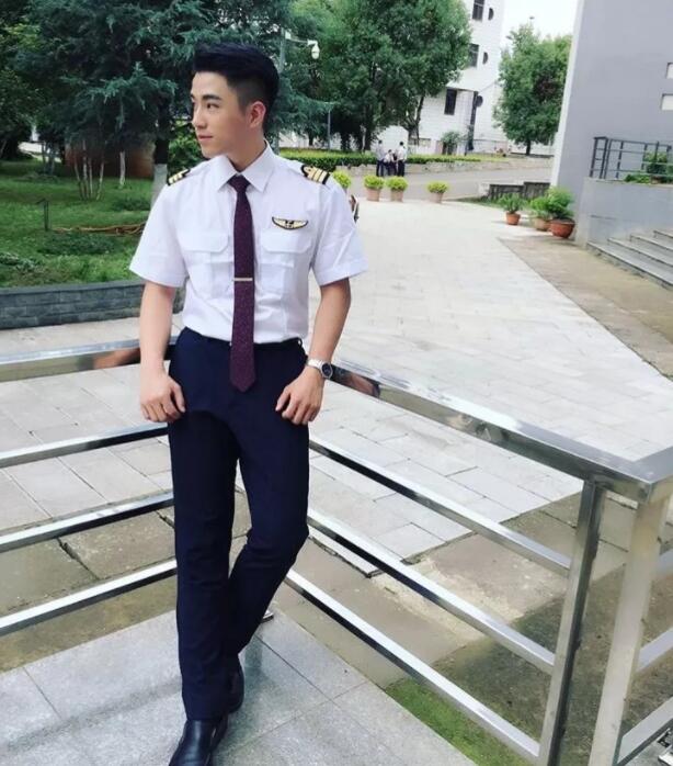 国产空乘仅围浴巾出镜，诱人腹腹肌+帅气胡渣小舌头很会撩！ - 51虹马