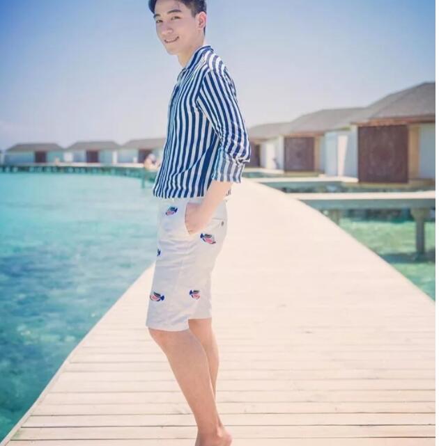 国产空乘仅围浴巾出镜，诱人腹腹肌+帅气胡渣小舌头很会撩！ - 51虹马