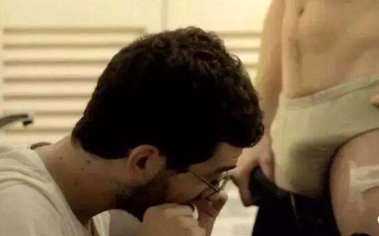 两个男人之间的爱欲让人各种浮想联翩，竟然把暧昧拍的这么让人心痒痒 - 51虹马