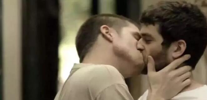 两个男人之间的爱欲让人各种浮想联翩，竟然把暧昧拍的这么让人心痒痒 - 51虹马