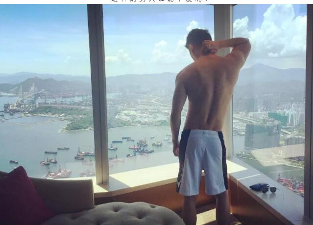 看点∣极品网红男神升级“奶爸”！长腿高颜肌肉小狼狗，多少人幻想过他？ - 51虹马