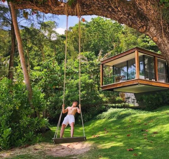 看点∣极品网红男神升级“奶爸”！长腿高颜肌肉小狼狗，多少人幻想过他？ - 51虹马