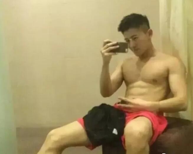 被知名整容专家大赞为“中国最完美五官”的小哥 - 51虹马