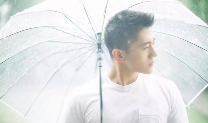 被知名整容专家大赞为“中国最完美五官”的小哥 - 51虹马