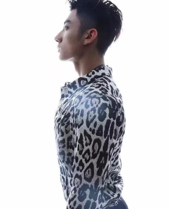 看点∣小萌脸大胸肌的小狼狗太奔放，黄子韬的Plus版让网友大呼受不了！！ - 51虹马