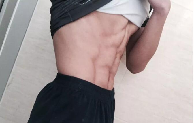 18的手球体育生小狼狗运动短裤亮了 - 51虹马