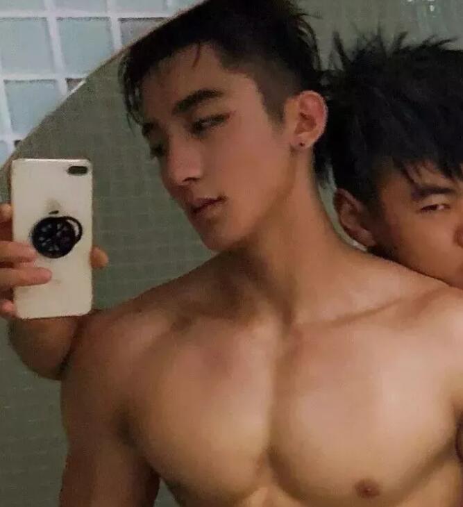 看点∣小萌脸大胸肌的小狼狗太奔放，黄子韬的Plus版让网友大呼受不了！！ - 51虹马