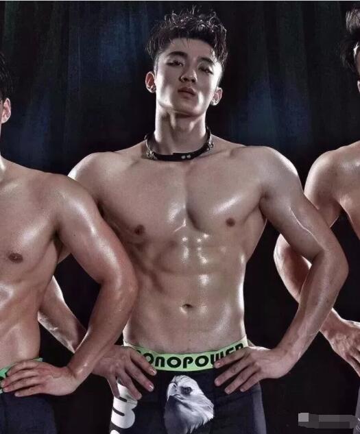 看点∣小萌脸大胸肌的小狼狗太奔放，黄子韬的Plus版让网友大呼受不了！！ - 51虹马