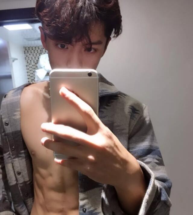 18的手球体育生小狼狗运动短裤亮了 - 51虹马