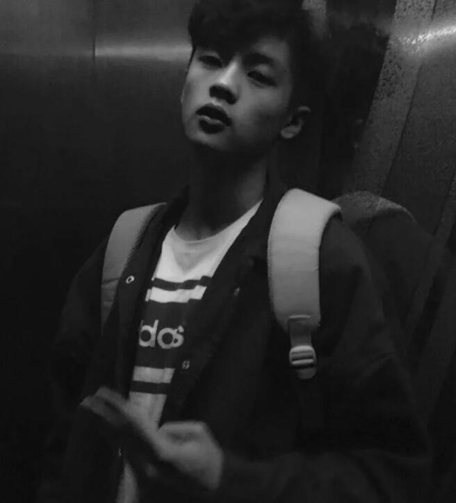 18的手球体育生小狼狗运动短裤亮了 - 51虹马