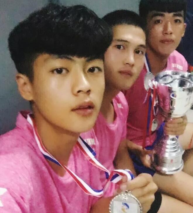 18的手球体育生小狼狗运动短裤亮了 - 51虹马