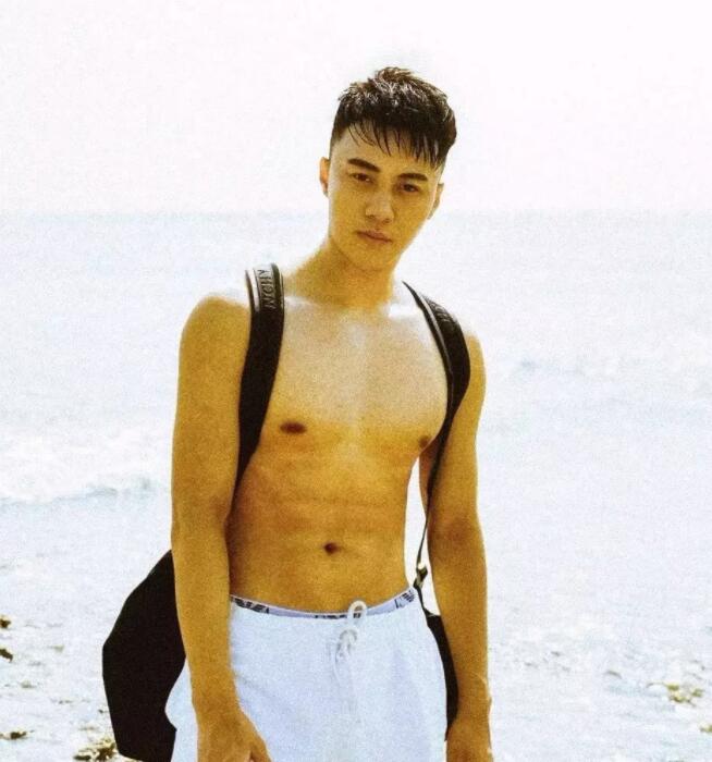 硬盘小王子沿海竟和毛小星一起拍视频！嗅到了奸情的味道..... - 51虹马