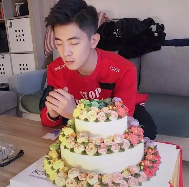 硬盘小王子沿海竟和毛小星一起拍视频！嗅到了奸情的味道..... - 51虹马