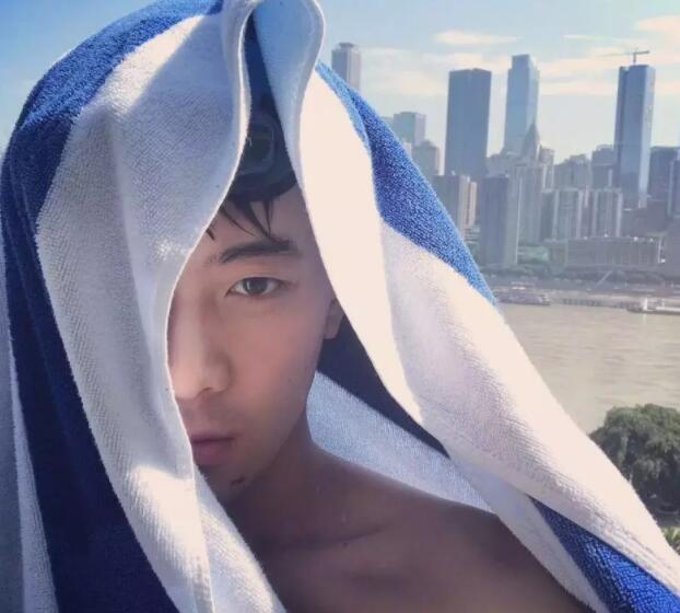 硬盘小王子沿海竟和毛小星一起拍视频！嗅到了奸情的味道..... - 51虹马