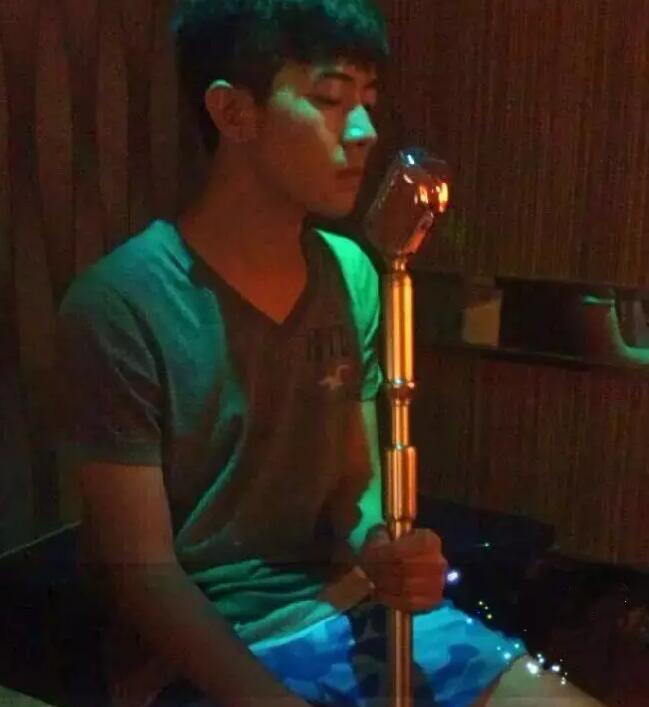 硬盘小王子沿海竟和毛小星一起拍视频！嗅到了奸情的味道..... - 51虹马