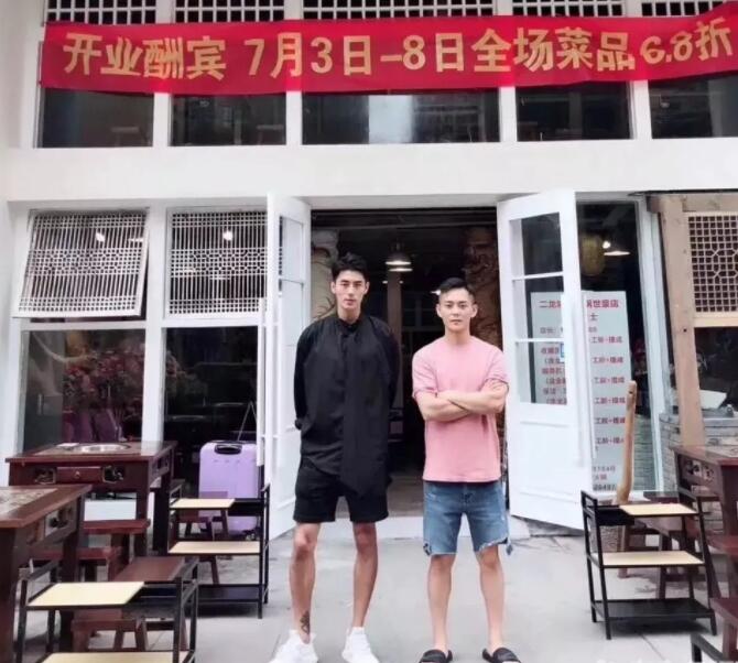 成都火锅店惊现极品帅哥，引出一大波零！-51虹马