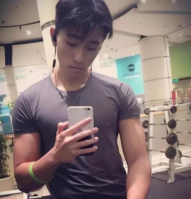 刚猛鲜嫩校草，被大包室友强势抢镜！-51虹马