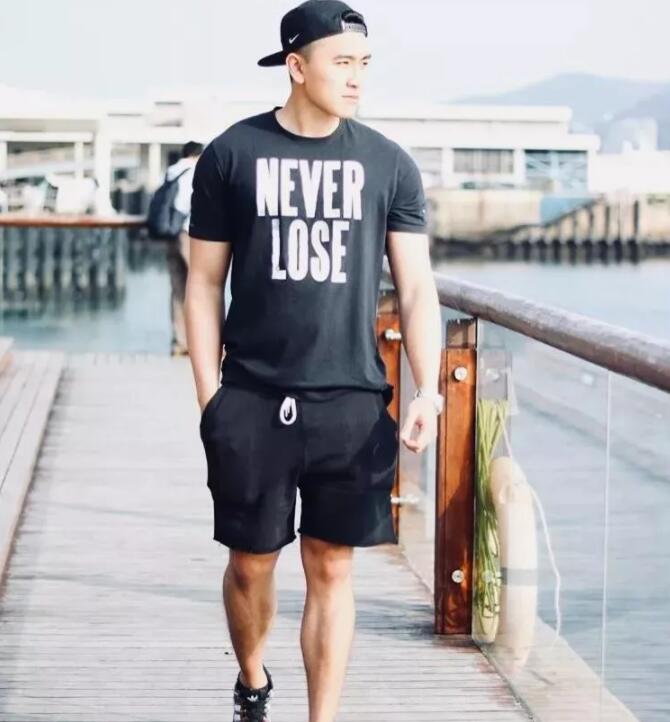 刚猛鲜嫩校草，被大包室友强势抢镜！ - 51虹马