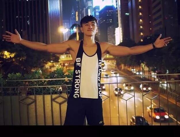 刚猛鲜嫩校草，被大包室友强势抢镜！ - 51虹马