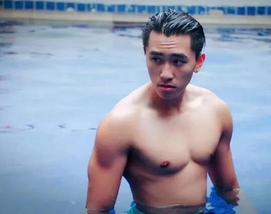 刚猛鲜嫩校草,被大包室友强势抢镜! - 51虹马 刚猛鲜嫩校草,被大包室友强势抢镜! - 51虹马