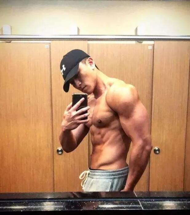 刚猛鲜嫩校草,被大包室友强势抢镜! - 51虹马 刚猛鲜嫩校草,被大包室友强势抢镜! - 51虹马