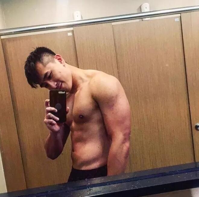 刚猛鲜嫩校草,被大包室友强势抢镜! - 51虹马 刚猛鲜嫩校草,被大包室友强势抢镜! - 51虹马