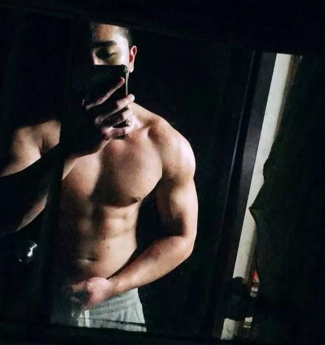 刚猛鲜嫩校草,被大包室友强势抢镜! - 51虹马 刚猛鲜嫩校草,被大包室友强势抢镜! - 51虹马