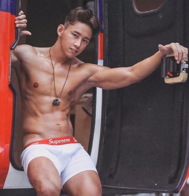 “宁泽涛”兼职泳池模特性感到炸裂！盯档猫都说他实力不俗！！ - 51虹马