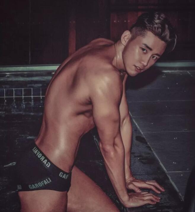 “宁泽涛”兼职泳池模特性感到炸裂！盯档猫都说他实力不俗！！ - 51虹马