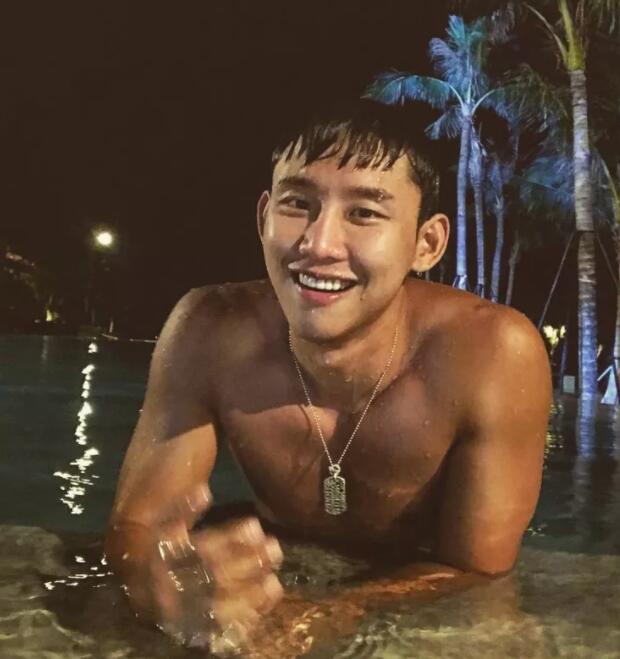 “宁泽涛”兼职泳池模特性感到炸裂！盯档猫都说他实力不俗！！ - 51虹马