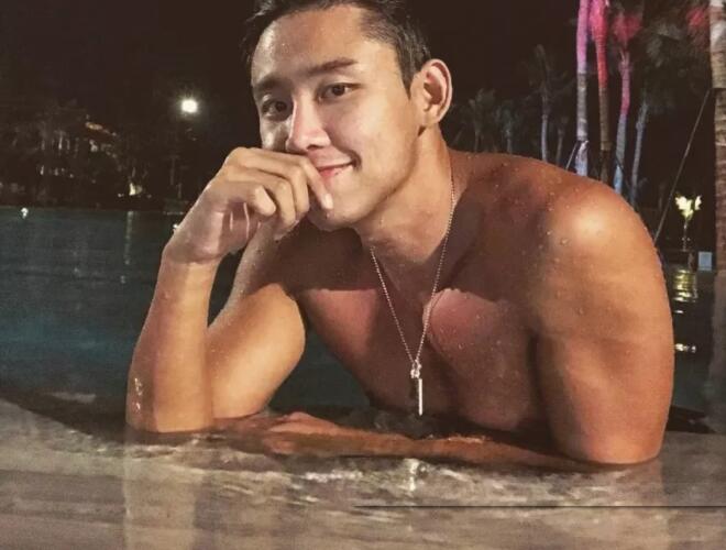 “宁泽涛”兼职泳池模特性感到炸裂！盯档猫都说他实力不俗！！ - 51虹马